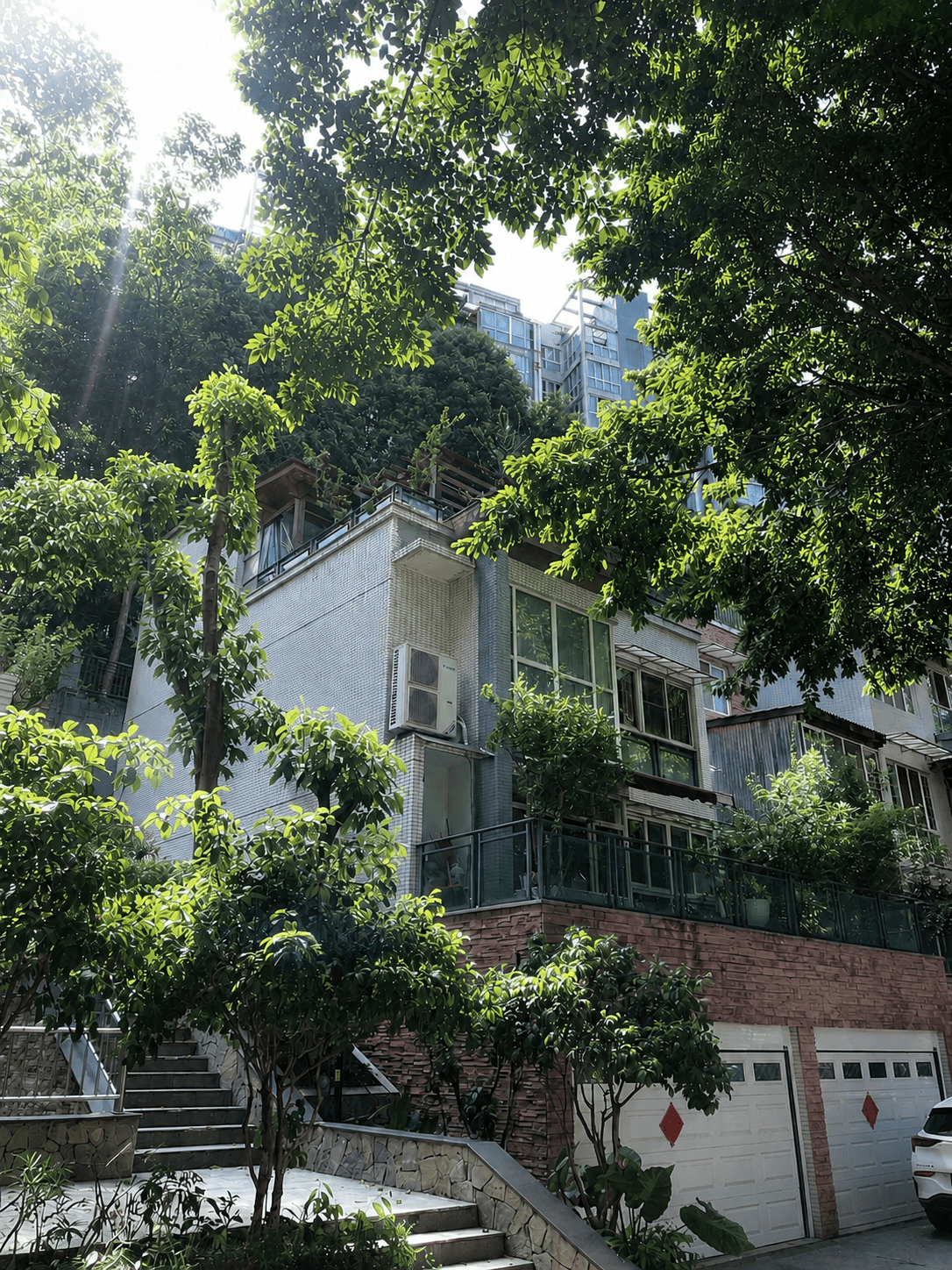 重庆岛居岁月从容升级：小小岛老别墅加装蒂升悦行款电梯
